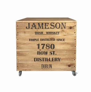 Skrzynia drewniana, na kółkach, z napisami JAMESON